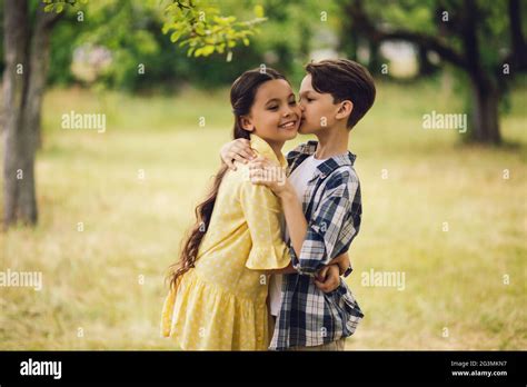 imagenes de adolecentes besandose|fotos de besos en boca.